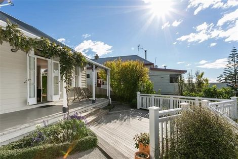 Photo of property in 33 Fitzroy Road, Bluff Hill, Napier, 4110