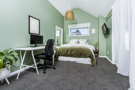 Photo of property in 17 Ocean View Road, Milford, Auckland, 0620