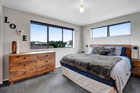 Photo of property in 17 Caledonia Place, Highlands Park, New Plymouth, 4312