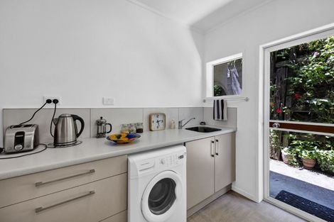 Photo of property in 14 Spencer Place, Merrilands, New Plymouth, 4312