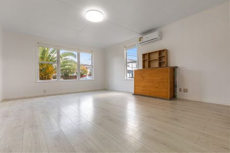 Photo of property in 7 Kaweka Street, New Lynn, Auckland, 0600