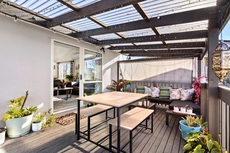 Photo of property in 25 Denarius Lane, Glendene, Auckland, 0602