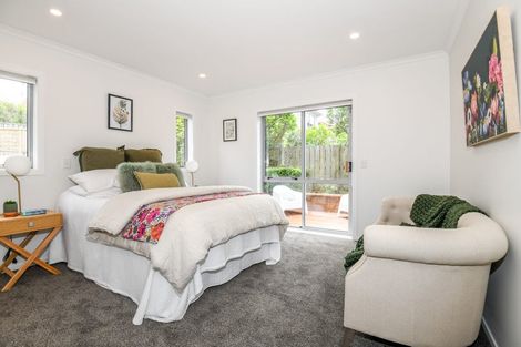 Photo of property in 75 Dress Circle, Newlands, Wellington, 6037