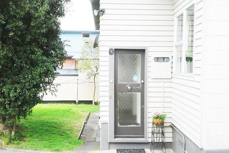 Photo of property in 39a Forrest Hill Road, Milford, Auckland, 0620