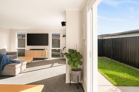 Photo of property in 27 Empire Crescent, Papamoa, 3118