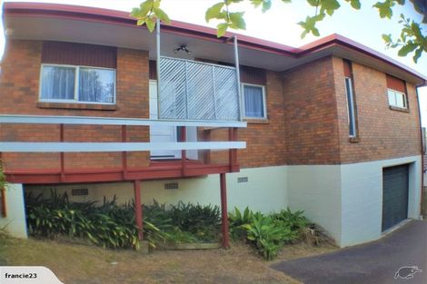 Photo of property in 1/62 Target Road, Totara Vale, Auckland, 0629