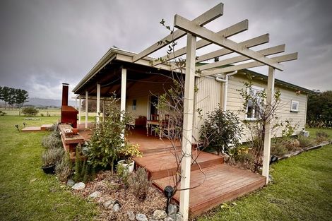 Photo of property in 589a Gladstone Road, Gladstone, Carterton, 5792