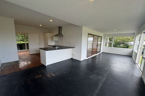 Photo of property in 27 Heath Avenue, Northcote, Auckland, 0627