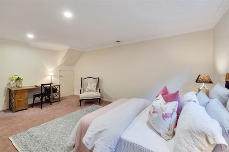 Photo of property in 27 Hollyhock Place, Browns Bay, Auckland, 0630
