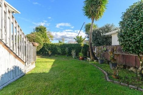 Photo of property in 18 Lavelle Road, Henderson, Auckland, 0612