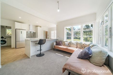 Photo of property in 6 Te Whiti Grove, Korokoro, Lower Hutt, 5012