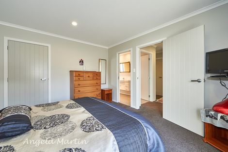 Photo of property in 1 Cullen Court, Palmerston North, 4410