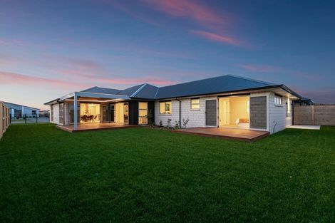 Photo of property in 32 Montiicola Drive, Papamoa Beach, Papamoa, 3118
