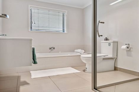 Photo of property in 2 Captain Mitchell Drive, Opaheke, Papakura, 2113