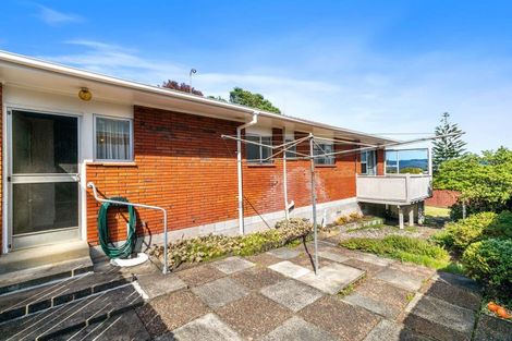 Photo of property in 2/4212a Great North Road, Glendene, Auckland, 0602