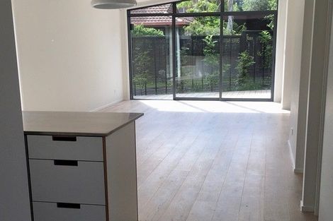 Photo of property in 6a Riviera Place, Hauraki, Auckland, 0622