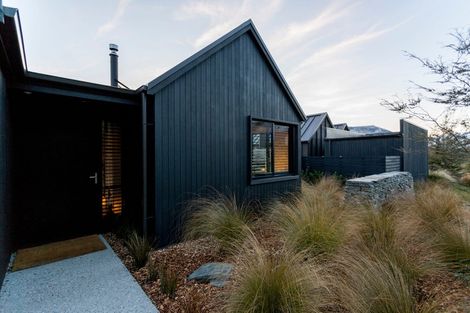 Photo of property in 2 Fife Court, Jacks Point, Queenstown, 9371