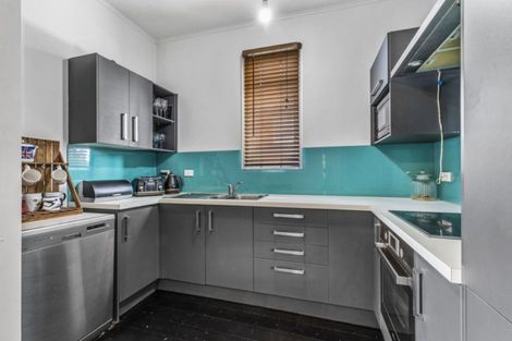 Photo of property in 142 Titirangi Road, New Lynn, Auckland, 0600