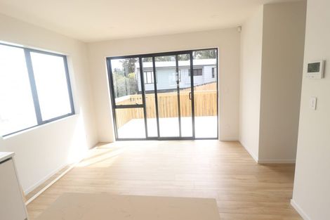 Photo of property in 18b Edgware Road, West Harbour, Auckland, 0618