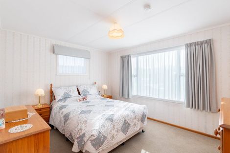 Photo of property in 1 Lilac Lane, Maungaraki, Lower Hutt, 5010