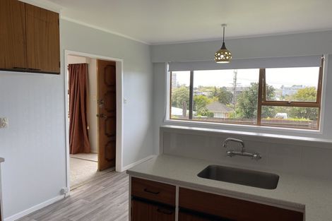 Photo of property in 2/9 Evans Road, Glen Eden, Auckland, 0602