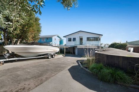 Photo of property in 1418 Whangaparaoa Road, Army Bay, Whangaparaoa, 0930