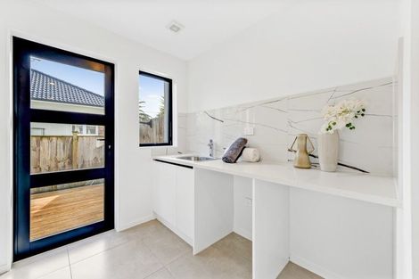 Photo of property in 3/14 Kerswill Place, Pakuranga, Auckland, 2010