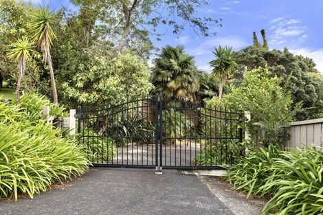 Photo of property in 19 Te Araroa Drive, Paremoremo, Auckland, 0632