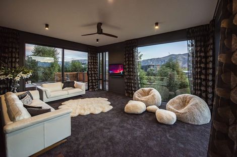 Photo of property in 9 Matipo Street, Wanaka, 9305