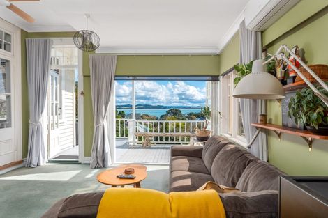 Photo of property in 9 Robertson Street, Russell, 0202