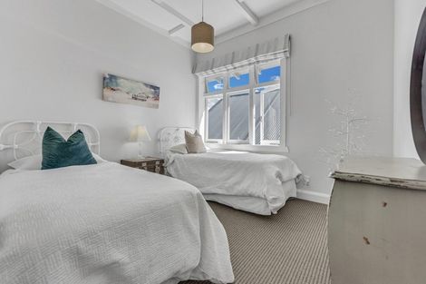 Photo of property in 2/15a Kerr Street, Devonport, Auckland, 0624