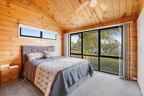 Photo of property in 124 Pacific Parade, Army Bay, Whangaparaoa, 0930