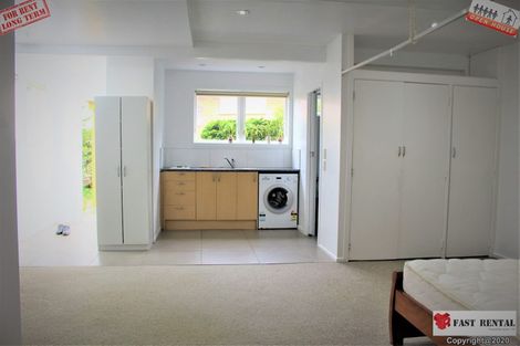 Photo of property in 21 Chivalry Road, Glenfield, Auckland, 0629