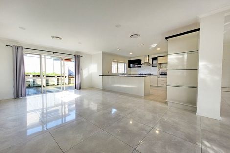 Photo of property in 15 Kouras Place, Flat Bush, Auckland, 2016