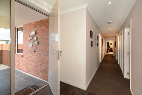 Photo of property in 18 William James Close, Mosgiel, 9024