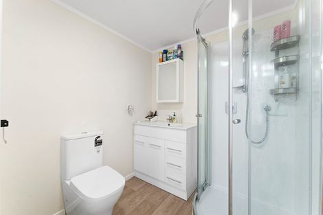 Photo of property in 6 Merville Avenue, Te Atatu South, Auckland, 0610