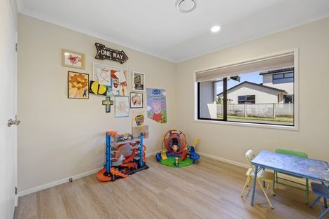 Photo of property in 9 Sampson Avenue, Waiwhakaiho, New Plymouth, 4312