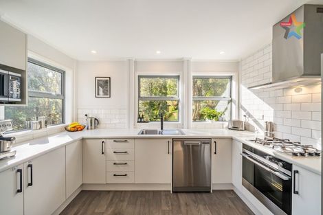 Photo of property in 129 Manuka Street, Stokes Valley, Lower Hutt, 5019