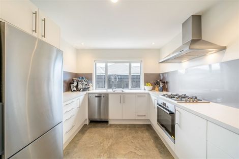 Photo of property in 77 Sunstone Crescent, Timberlea, Upper Hutt, 5018