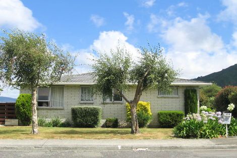 Photo of property in 35a Roband Crescent, Brown Owl, Upper Hutt, 5018