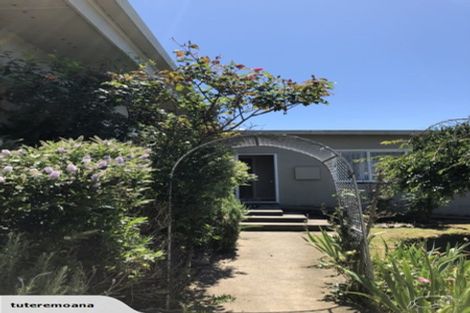 Photo of property in 72 Kent Street, Carterton, 5713