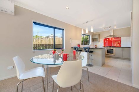 Photo of property in 19a Kelwyn Road, Kelston, Auckland, 0602