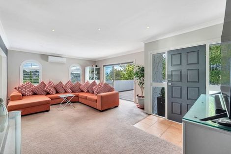 Photo of property in 2 Hollyhock Place, Browns Bay, Auckland, 0630