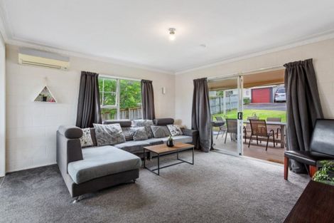 Photo of property in 2/31 Mannering Place, Hillcrest, Auckland, 0627