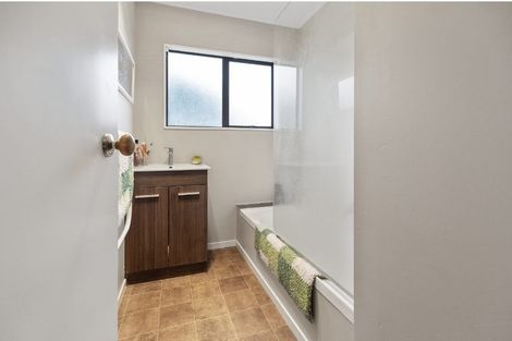 Photo of property in 2 Leander Road, Bayswater, Auckland, 0622