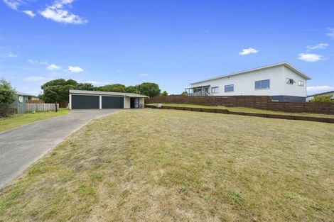 Photo of property in 8 Sylvia Way, Te Horo Beach, Otaki, 5581