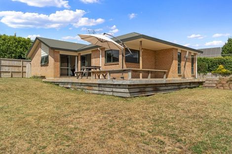 Photo of property in 32 Cranbrook Place, Rototuna North, Hamilton, 3210