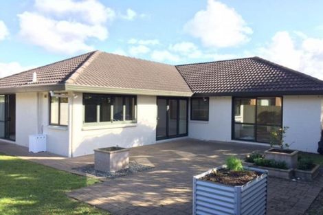 Photo of property in 2/11 Carniew Place, Dannemora, Auckland, 2016