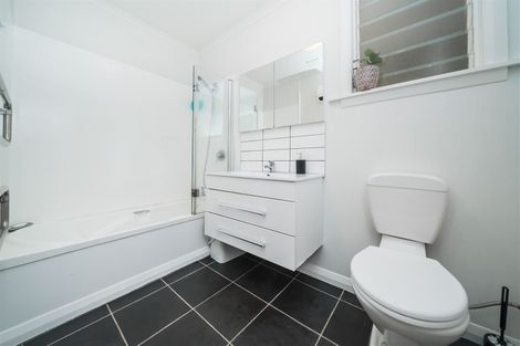 Photo of property in 14 Norwich Place, Awapuni, Palmerston North, 4412