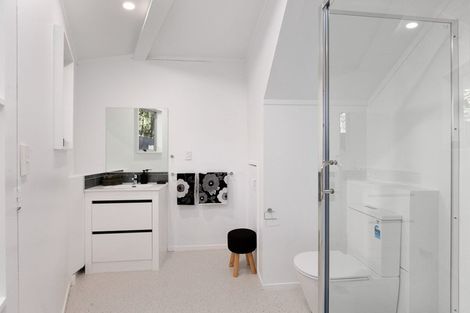 Photo of property in 1/107 Konini Road, Titirangi, Auckland, 0604